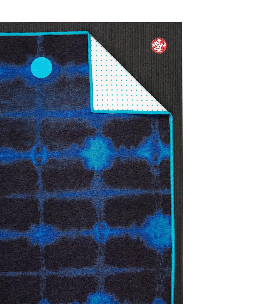 Manduka Yogitoes Mat Towel - Tye Dye Check - lying flat, corner folded over | Manduka NZ