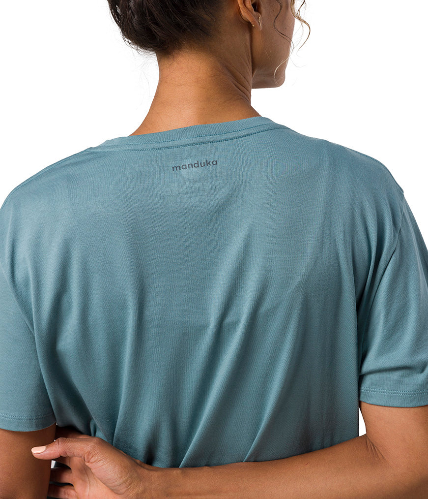 Vinyassa Tee - Beetle - Rear View - Gallery Image 5 | Manduka | Manduka NZ