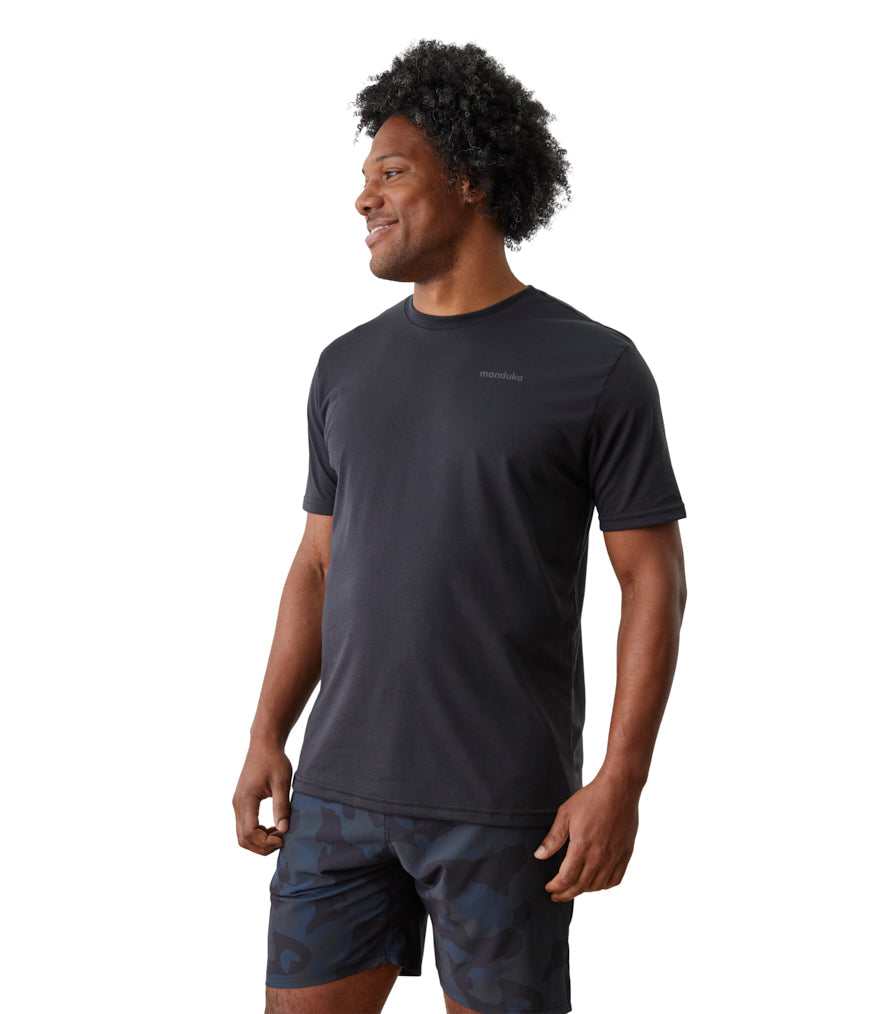 Vinyassa Tee Men - Blackout - Front View - Gallery Image 1 | Manduka | Manduka NZ