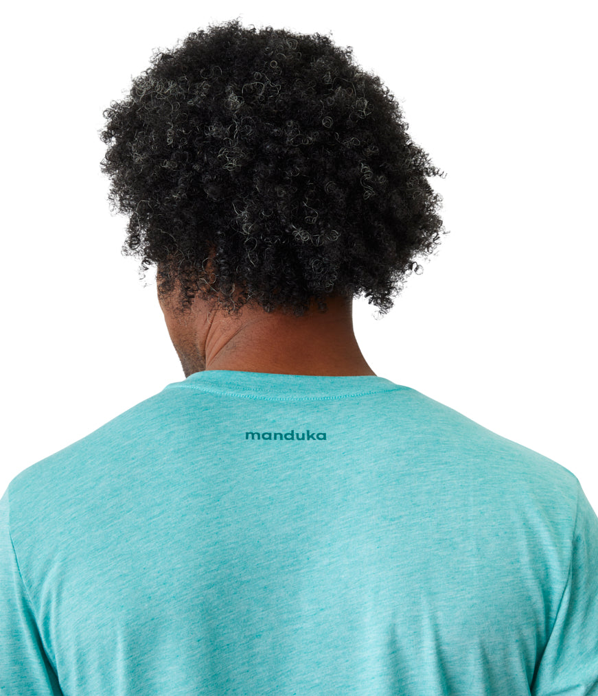 Vinyassa Tee Men - New Viridian - Shoulder View - Gallery Image 3 | Manduka | Manduka NZ
