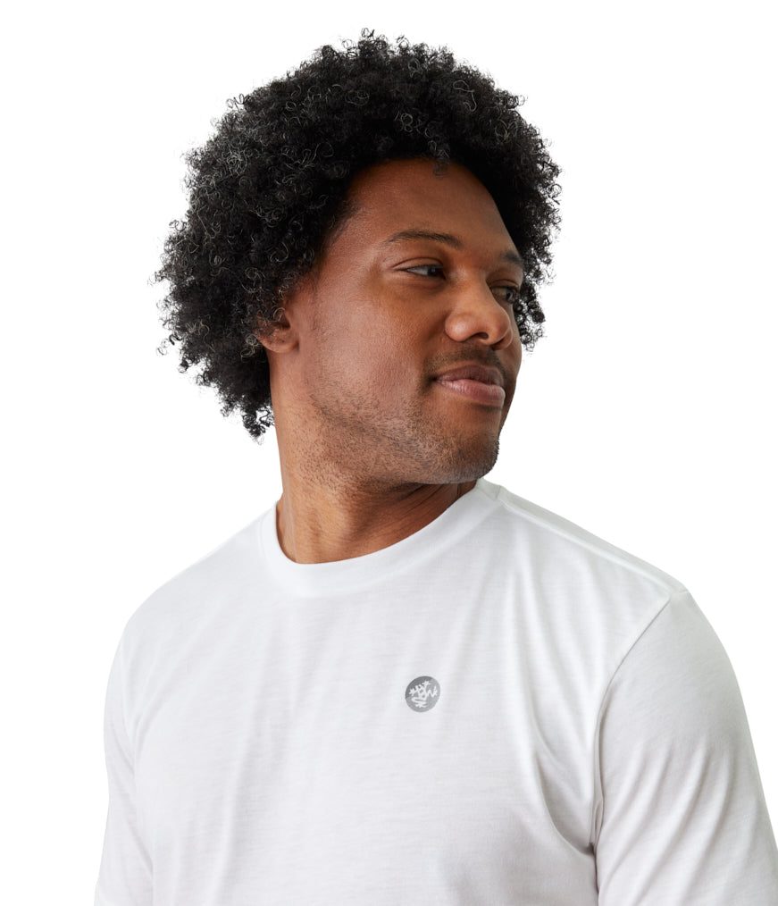 Vinyassa Tee Men - White - Shoulder View - Gallery Image 3 | Manduka | Manduka NZ