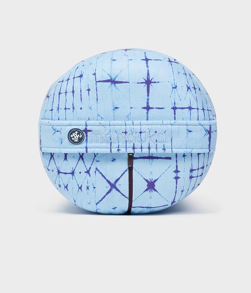 Manduka Enlight Round Bolster - Star Dye Clear Blue - side on + handle | Manduka NZ