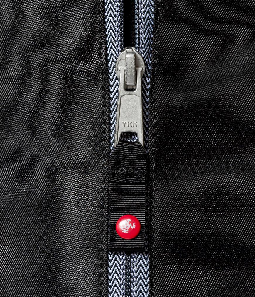 Manduka Go Light 3.0 Mat Carrier - Black - close-up of zipper | Manduka NZ