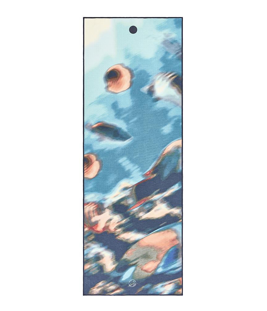 Manduka Yogitoes Mat Towel - Underwater Blur - lying flat | Manduka NZ