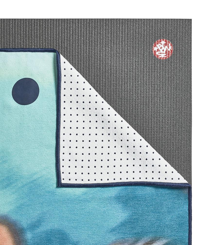Manduka Yogitoes Mat Towel - Underwater Blur - lying flat, corner folded over | Manduka NZ
