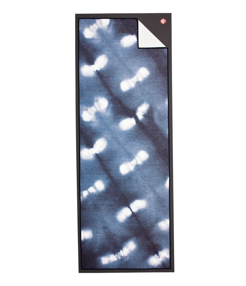 Manduka Yogitoes Mat Towel - Tie Dye Splash - lying flat | Manduka NZ